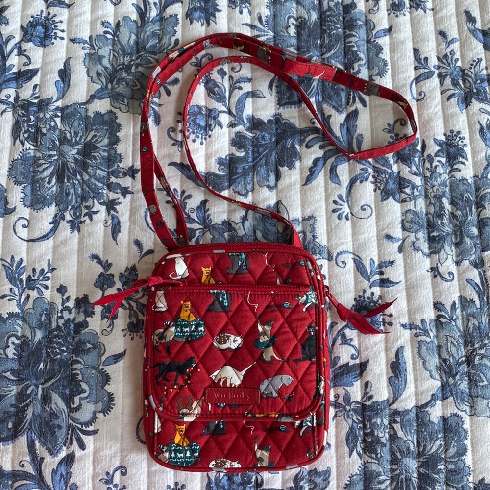 Vera Bradley small purse. Christmas cat theme, red. Adjustable strap.